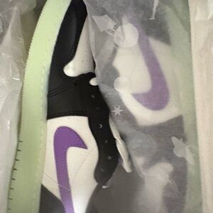 Air Jordan 1 Retro Low OG (GS) Black/Raspberry Youth Sneakers HF0410-001